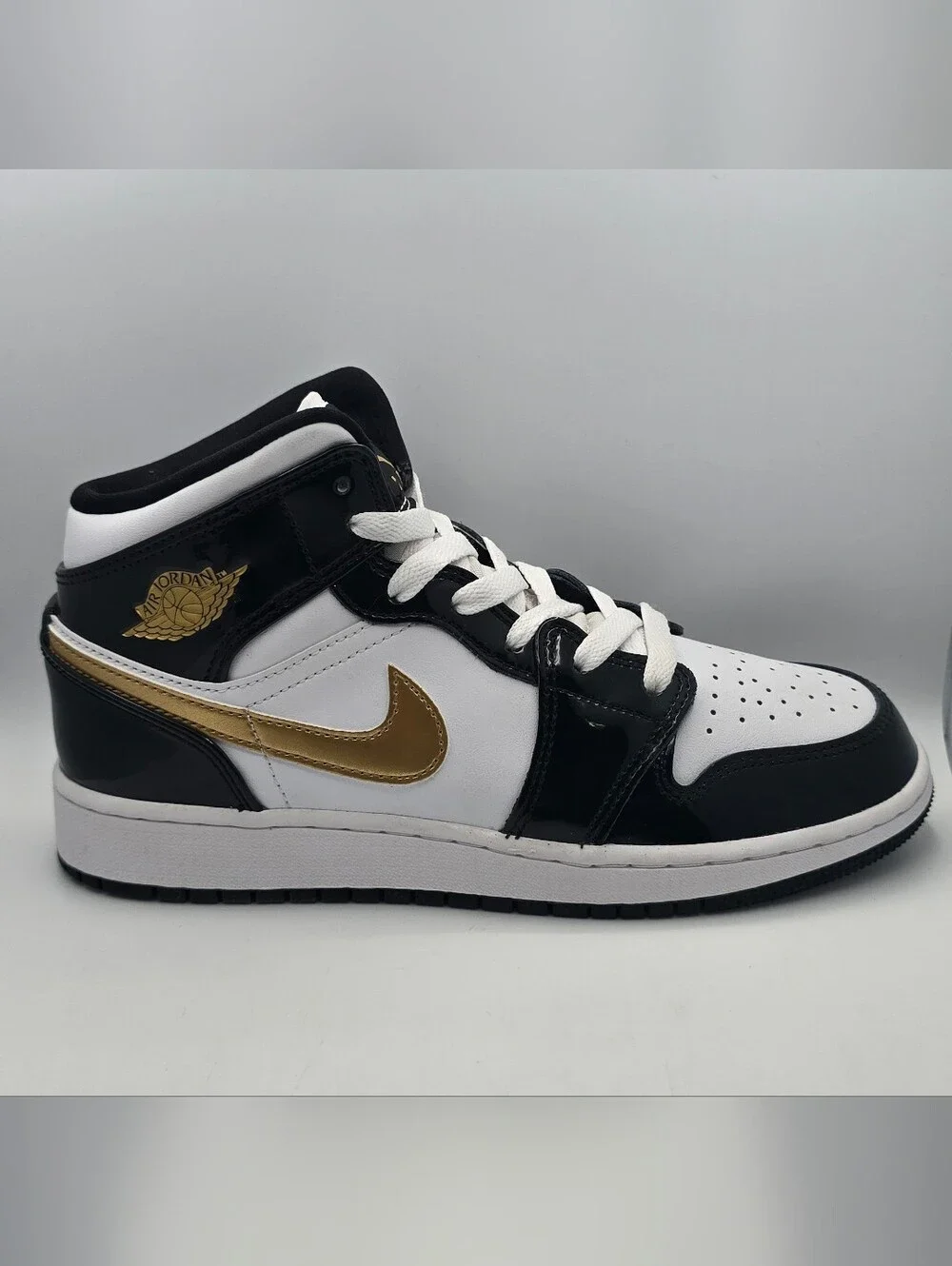 Nike Air Jordan 1 Mid GS Black White Gold Patent Leather Youth 5.5Y Womens 7